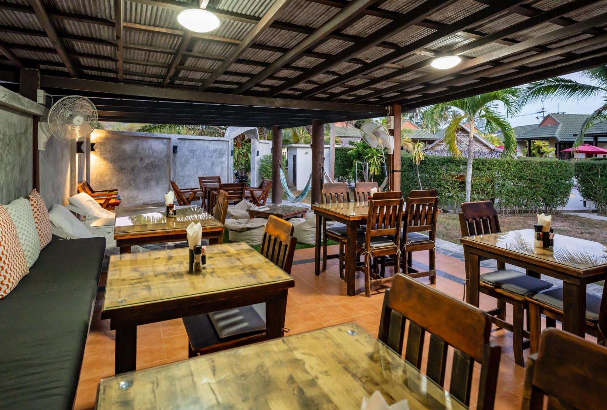 Phatcharee Resort Baan Tai Exterior foto