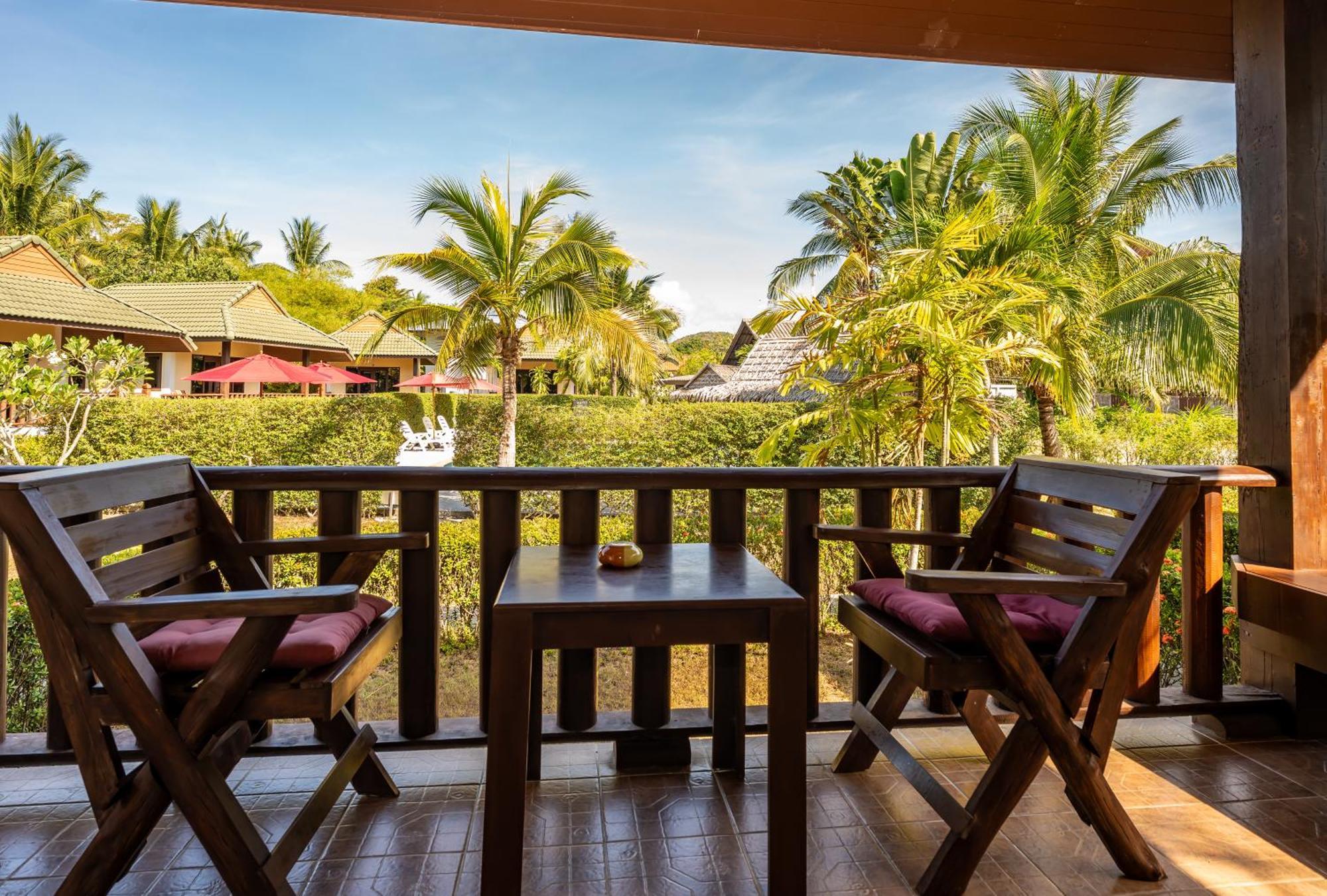 Phatcharee Resort Baan Tai Exterior foto
