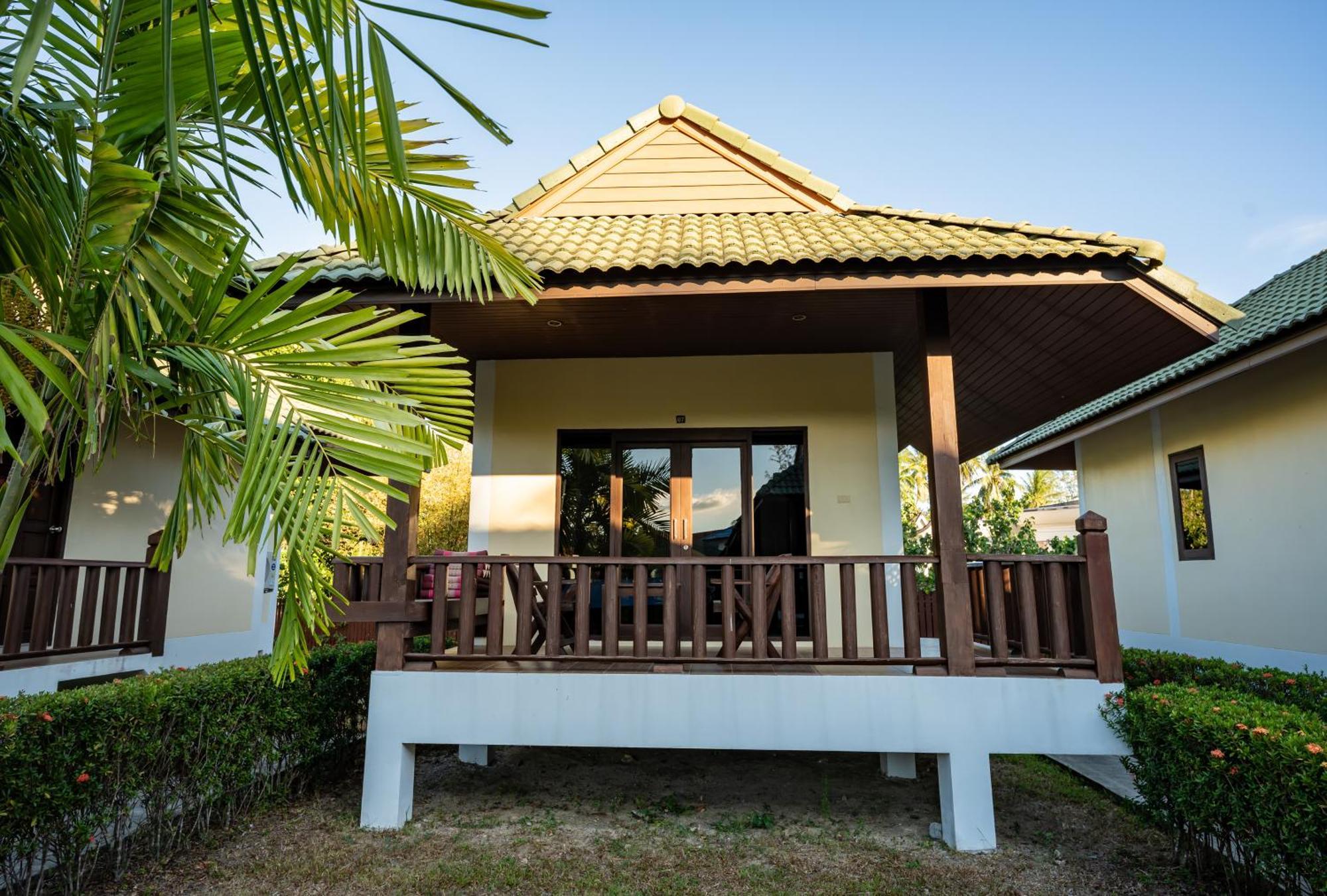 Phatcharee Resort Baan Tai Exterior foto